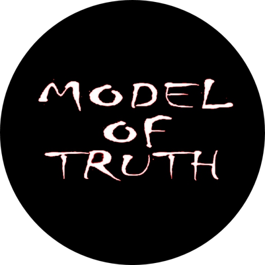 Model Of Truth Motiv 2 Anstecker mit Sicherheitsnadel Ø 25 mm