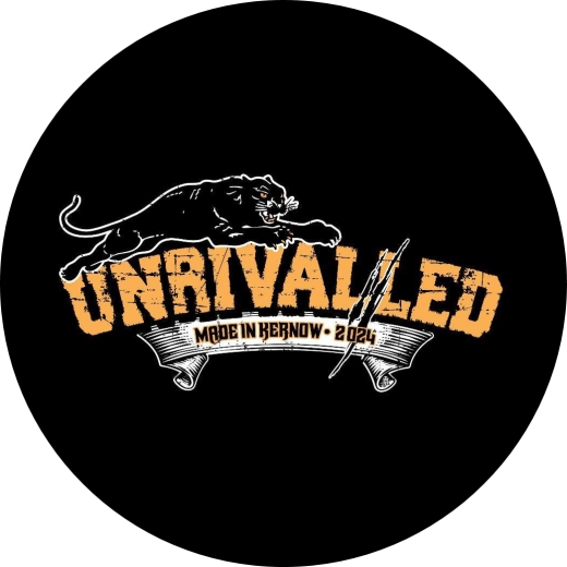 Unrivalled Motiv 2 Anstecker mit Sicherheitsnadel Ø 25 mm