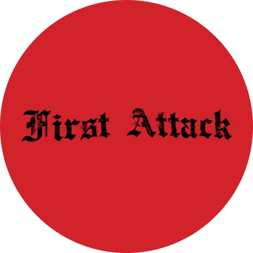 First Attack Motiv 2 Anstecker mit Sicherheitsnadel Ø 25 mm