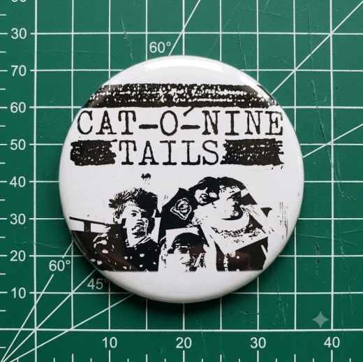 Cat-O´-Nine-Tails Motiv 1 Anstecker mit Sicherheitsnadel Ø 25 mm