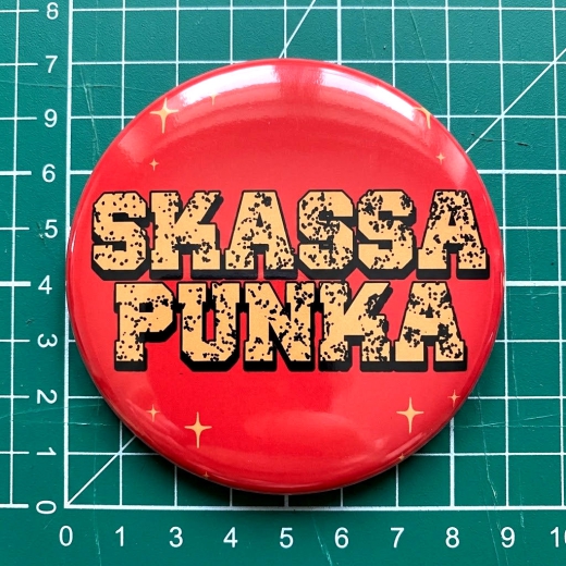 Skassa Punka Motiv 2 Anstecker mit Sicherheitsnadel Ø 25 mm