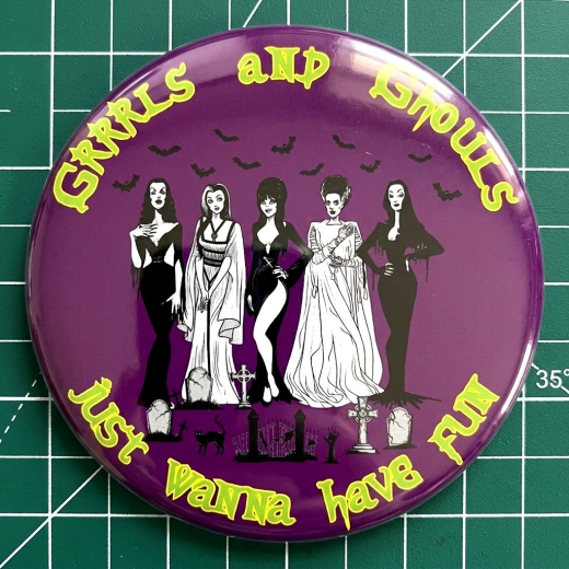 Halloween Grrrls And Ghouls Just Wanna Have Fun Motiv 1 Anstecker mit Sicherheitsnadel Ø 25 mm