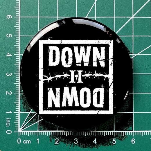 Down To Down Down II Down Motiv 1 Anstecker mit Sicherheitsnadel Ø 25 mm