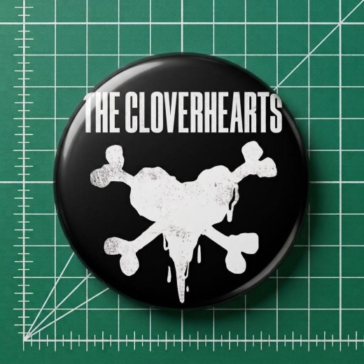Cloverhearts, The Cloverhearts Motiv 2 Anstecker mit Sicherheitsnadel Ø 25 mm