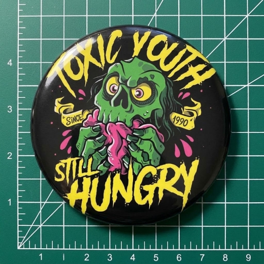 Toxic Youth Motiv 1 Anstecker mit Sicherheitsnadel Ø 25 mm