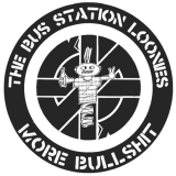 Bus Station Loonies, The Motiv 1 Anstecker mit Sicherheitsnadel Ø 25 mm