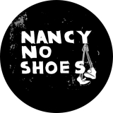 Nancy No Shoes Motiv 1 Anstecker mit Sicherheitsnadel Ø 25 mm