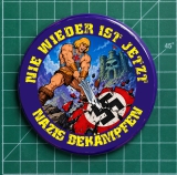 Nie wieder ist Jetzt Nazis bekämpfen He-Man Motiv 1 Anstecker mit Sicherheitsnadel Ø 38 mm
