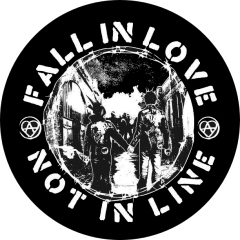 Fall In Love Not In Line Motiv 1 Anstecker mit Sicherheitsnadel Ø 25 mm