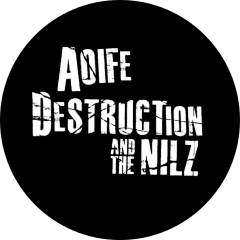 Aoife Destruction And The Nilz Motiv 1 Anstecker mit Sicherheitsnadel Ø 25 mm