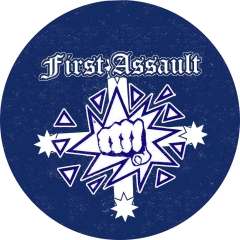First Assault Motiv 1 Anstecker mit Sicherheitsnadel Ø 25 mm