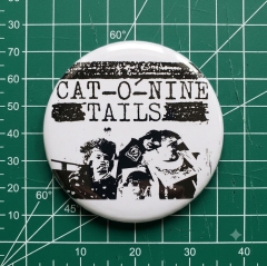 Cat-O´-Nine-Tails Motiv 1 Anstecker mit Sicherheitsnadel Ø 25 mm