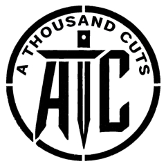 A Thousand Cuts Motiv 1 Anstecker mit Sicherheitsnadel Ø 25 mm