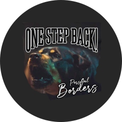 One Step Back! Motiv 1 Anstecker mit Sicherheitsnadel Ø 25 mm