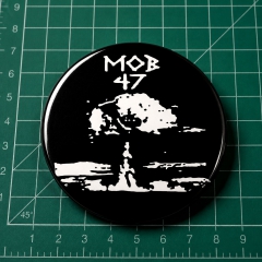 Mob 47 Motiv 2 Anstecker mit Sicherheitsnadel Ø 25 mm