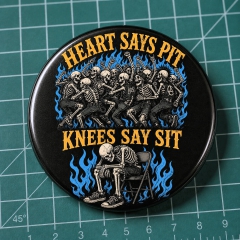 Heart Says Pit Knees Say Sit Motiv 1 Anstecker mit Sicherheitsnadel Ø 25 mm