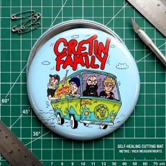 Cretin Family Motiv 1 Anstecker mit Sicherheitsnadel Ø 25 mm