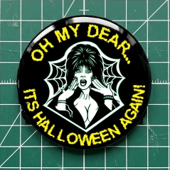 Halloween Oh My Dear It´s Halloween Again Elvira Munster Motiv 1 Anstecker mit Sicherheitsnadel Ø 38 mm