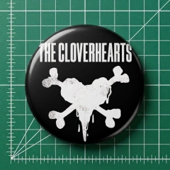Cloverhearts, The Cloverhearts Motiv 2 Anstecker mit Sicherheitsnadel Ø 25 mm