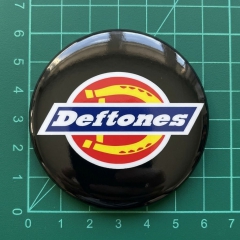 Deftones Motiv 2 Anstecker mit Sicherheitsnadel Ø 25 mm